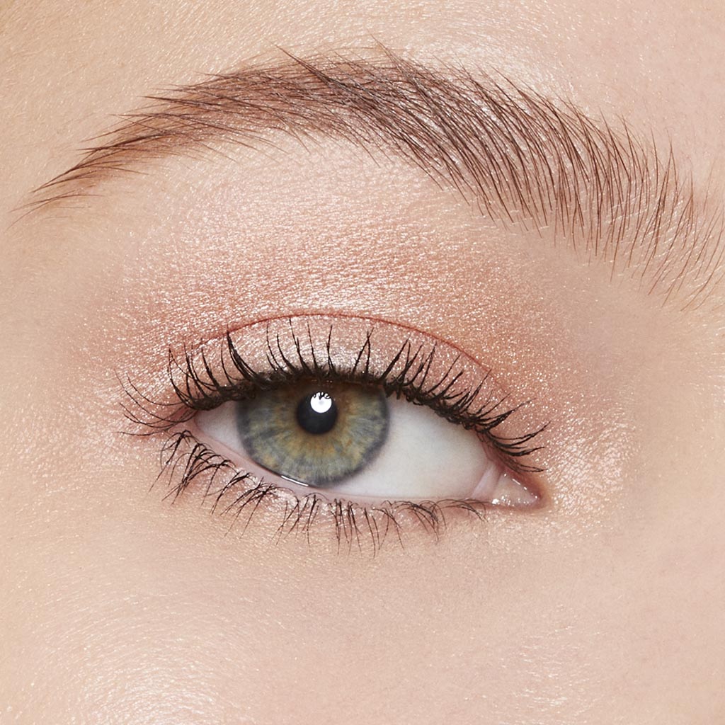Model showcasing Eye Enhancer Eyeshadow Mono in 780 Rose Beam on eyelid.