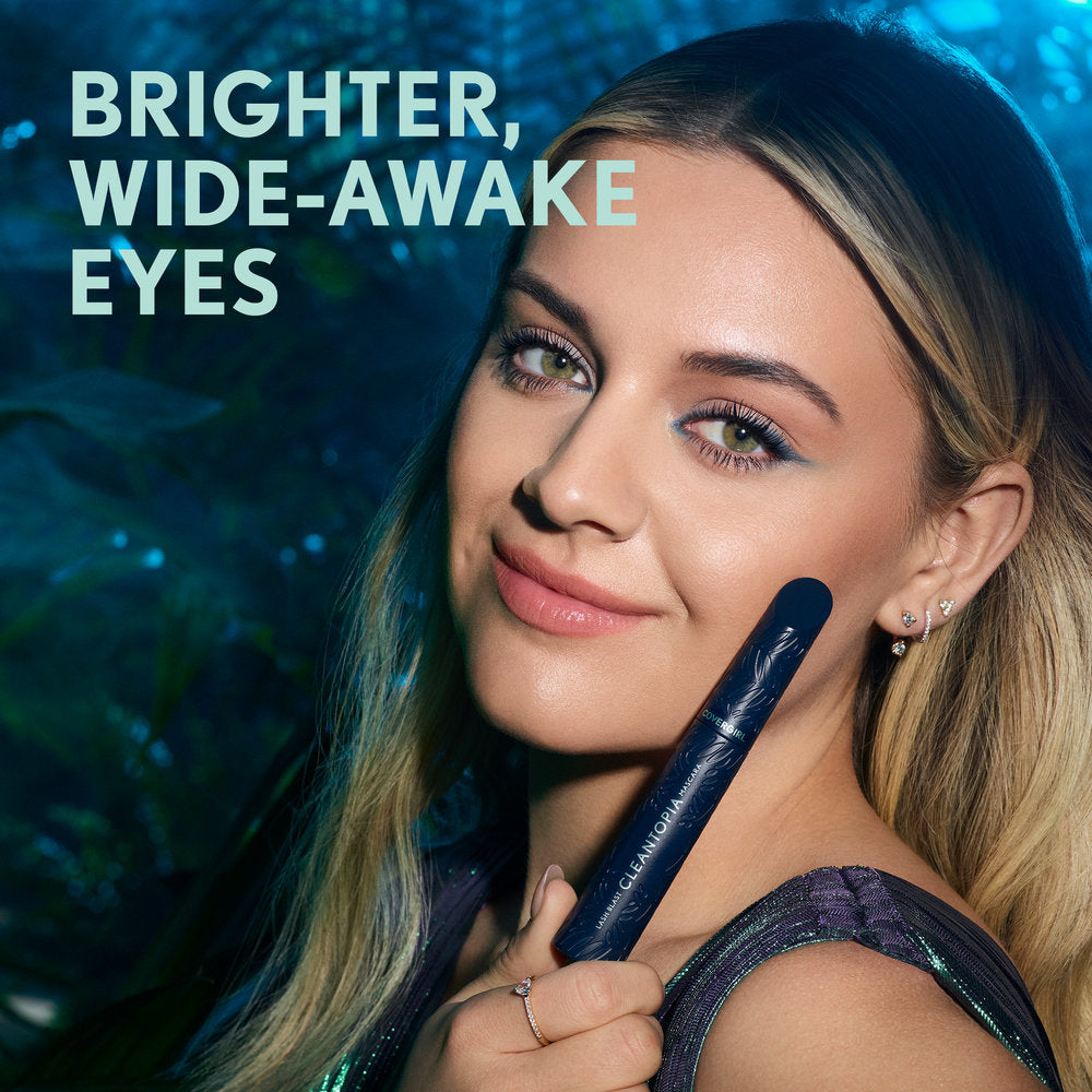 Model showcasing Lash Blast Cleantopia Mascara in Ultramarine Black.